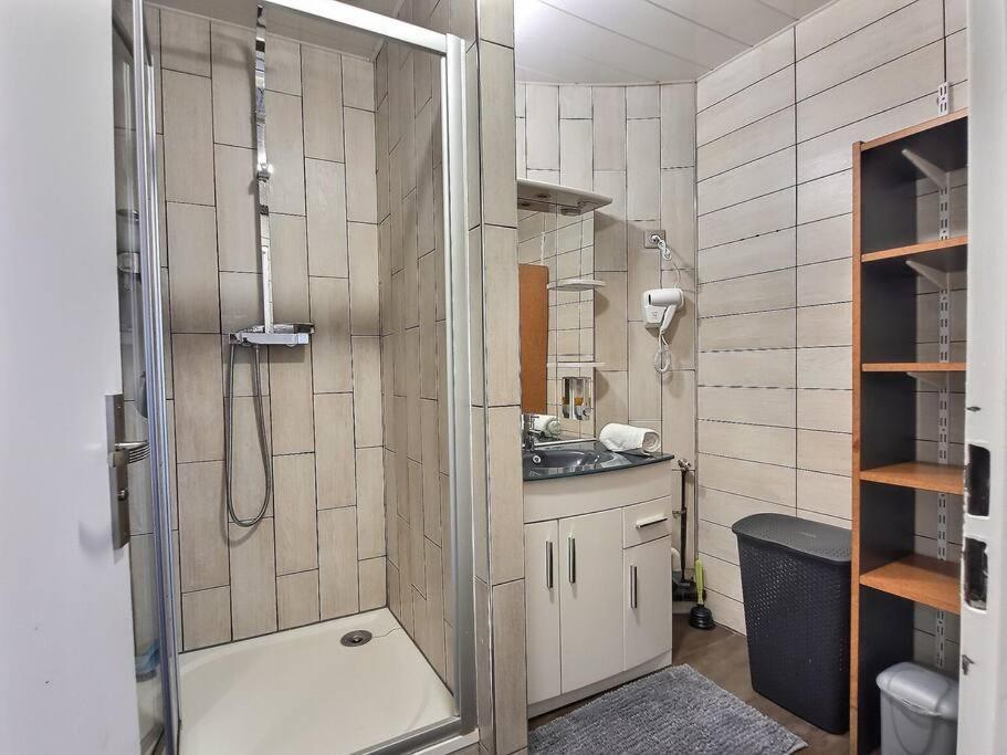 Le Cosy Wiener *Paris*Gare A 300 M*Disneyland* Champs-Sur-Marne Zewnętrze zdjęcie