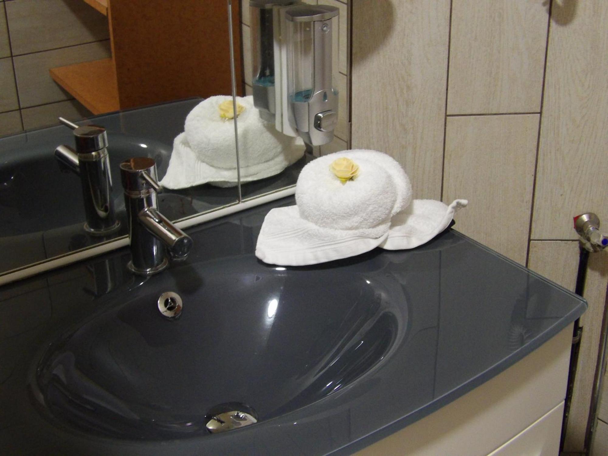 Le Cosy Wiener *Paris*Gare A 300 M*Disneyland* Champs-Sur-Marne Zewnętrze zdjęcie